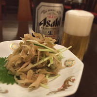 味の中華 羽衣 銀座本店 - ザーサイは美食評価的には塩抜きし過ぎだが、この水準を好む層が主要顧客の好みなのだと判断