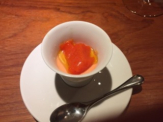 前芝料理店 - アミューズ　トマトのムースにパプリカのジュレ