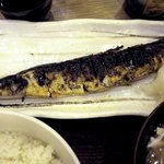 東根室食堂 - 焼き秋刀魚です