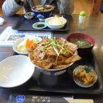 焼肉たてがみ - 豚丼（大盛り）