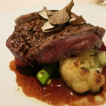 牛フィレのグリエ　サマートリュフ乗せ　サマートリュフのソース