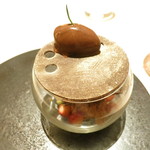 レストラン・ランス・ヤナギダテ - カカオのアイス　色々なベリー添え　チョコレートの蓋