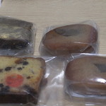 パティスリー オー フィル ドゥ ジュール - 左上：パヴェショコラ　左下：フルーツケーキ　右：マロンフィナンシェ