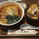 Seikoutei - ミニかつ丼＋ラーメン　通常1,050円（この日はサービスで830円という破格値）