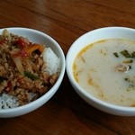 サイアムセラドン - 鶏肉バジル炒め、ミルクスープ