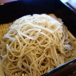 城山坊 - かなりの低加水で水回しをされた蕎麦。故、技術レベルは相当高い