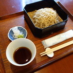 城山坊 - ざるそば（\600税込み）かなり上等な手打ち蕎麦。新蕎麦の時期にまた伺いますね～♪やはり器が郡山の名店と同じ