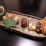 津和野温泉宿　わた屋 - そしてお料理も。こちらは前菜七種盛。
      わさび漬け・鮭・栗の渋皮煮・むかごなど、
      どれも一品一品丁寧につくられていて、すごく美味しいです！