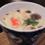 津和野温泉宿　わた屋 - 茶碗蒸し。
      中には具がたっぷり入ってて、
      お出汁がよく効いています。