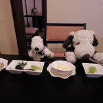 津和野温泉宿　わた屋 - 旬の食材と地産物を生かした料理はどれも手が込んでいて美味しかったよ。お料理が運ばれてくる都度、旅館の方が食材や料理法について詳しく丁寧に説明してくれるんだけど感心しきりでした。
      大満足のお食事だったよ