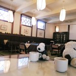 津和野温泉宿　わた屋 - こちらの旅館は至る所が畳敷きになっていて、
      お休み処もテーブル席だけど、足元は畳で落ち着くねぇ。
      