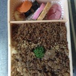 牛肉煮とそぼろ