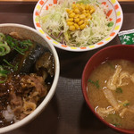 すき家 - マーボーナス牛丼（並盛）サラダセット ¥620