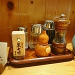 中華そば 勝本 - 卓上調味料