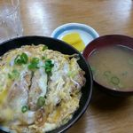 ひろこ食堂 - カツ丼７００円と味噌汁１００円　計８００円