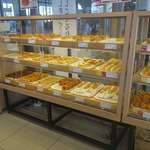 ウィリー ウィンキー - ウィリーウィンキーは、JR四国が運営するパン店で、店内では沢山の惣菜とパンが販売されています。
