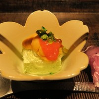 いはら田 - 先付：蓬豆腐・生雲丹乗せ（アップ）