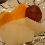 かみぞの - fresh fruits (pear, persimmon, grape)
