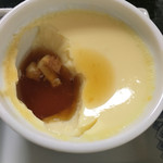 金澤屋牛肉店 - カスタードプリンの断面