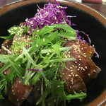 これが同僚の頼んだステーキ丼のシングル