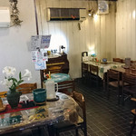 純喫茶 蜜 - レトロな店内