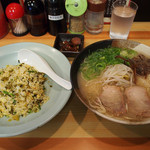 博多ラーメン華 - ラーメン定食７３０円