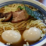 麺屋 悠 - 支那そば（700円）を大盛り（100円）に、味玉（100円）はダブルにした。