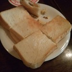 ホワイトラベル - バジルベーコンが入った玉子サンド