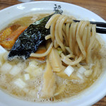 麺や　福座 - 2016年6月5日(日)　煮干し豚骨(800円)　麺リフト