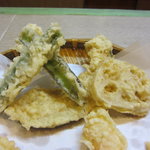 あらき - 野菜の天ぷらもついてますよ！
