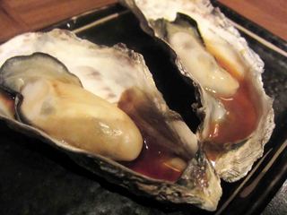 赤羽の ざきや - 蒸し牡蠣 雲丹ソースと九州醤油