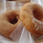 はらドーナッツ - ジャガイモとチーズ
      丹波黒豆きなこ