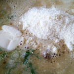 中華そば 田村 - クリームチーズラーメン（小）+粉チーズ（トッピング）（アップ）