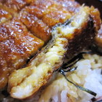 宮田楼 - 表面はパリパリで、中はふわっとしています。