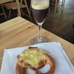 ベッカライ コンディトライ ヒダカ - チーズブレッツェル