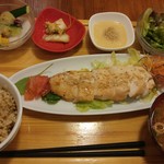 sakura食堂 - 桜姫どりの胸肉の麹焼き～香味野菜を添えて～のサラダセット＋とろろ