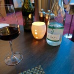 LA BELLE EPOQUE - ドリンク写真:スクリューキャップの赤ワイン VIDAL