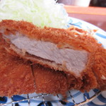 Tonkatsu Kino Ya - 豚肉は肉厚で衣もさっくりと揚げてあります。
                      