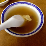 龍華 - 定食メニューに共通して付く玉子スープ。味はしっかりめだがごく普通だと思う。