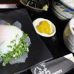 Ichitora - 鯛のぶっかけ丼　新鮮な鯛の刺身を自家製の温泉卵と一緒に出しに漬けご飯にかける特製丼