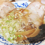 支那そば 月や - チャーシューそば750円。