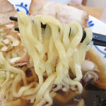 Shinasobatsukiyayakuinten - 中太の平打麺。