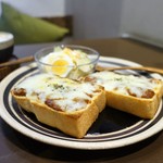 うさぎとぼく - チリコンカンとチーズのトースト