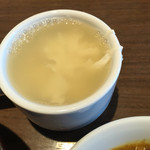 肉と生パスタの店 - 玉子スープ飲み放題 50円
丼トッピングの黄身の余りの白身の溶き卵スープ