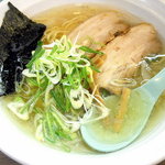 らーめん銭形屋 - 鶏ガラの方の極塩ラーメンです　