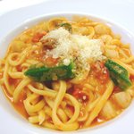 pasta an - 帆立と紅ズワイガニのオクラ入りトマトクリームソース手打ちパスタ