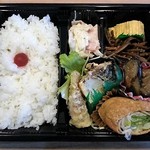 ないき商店 - 弁当は好きな惣菜を詰めてもらえます　