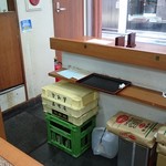 そば処 大吉田 - カウンター内に嘉味庵の麺箱