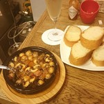 Asile - ベーコンとマッシュルームのアヒージョ