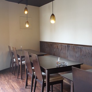 居酒屋とBarのイイトコロ取り。スタイリッシュな大人空間。